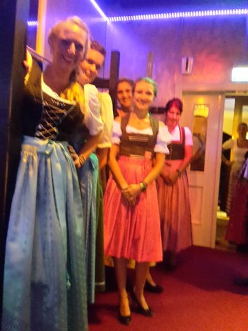 Modenschau Leo-Dirndl